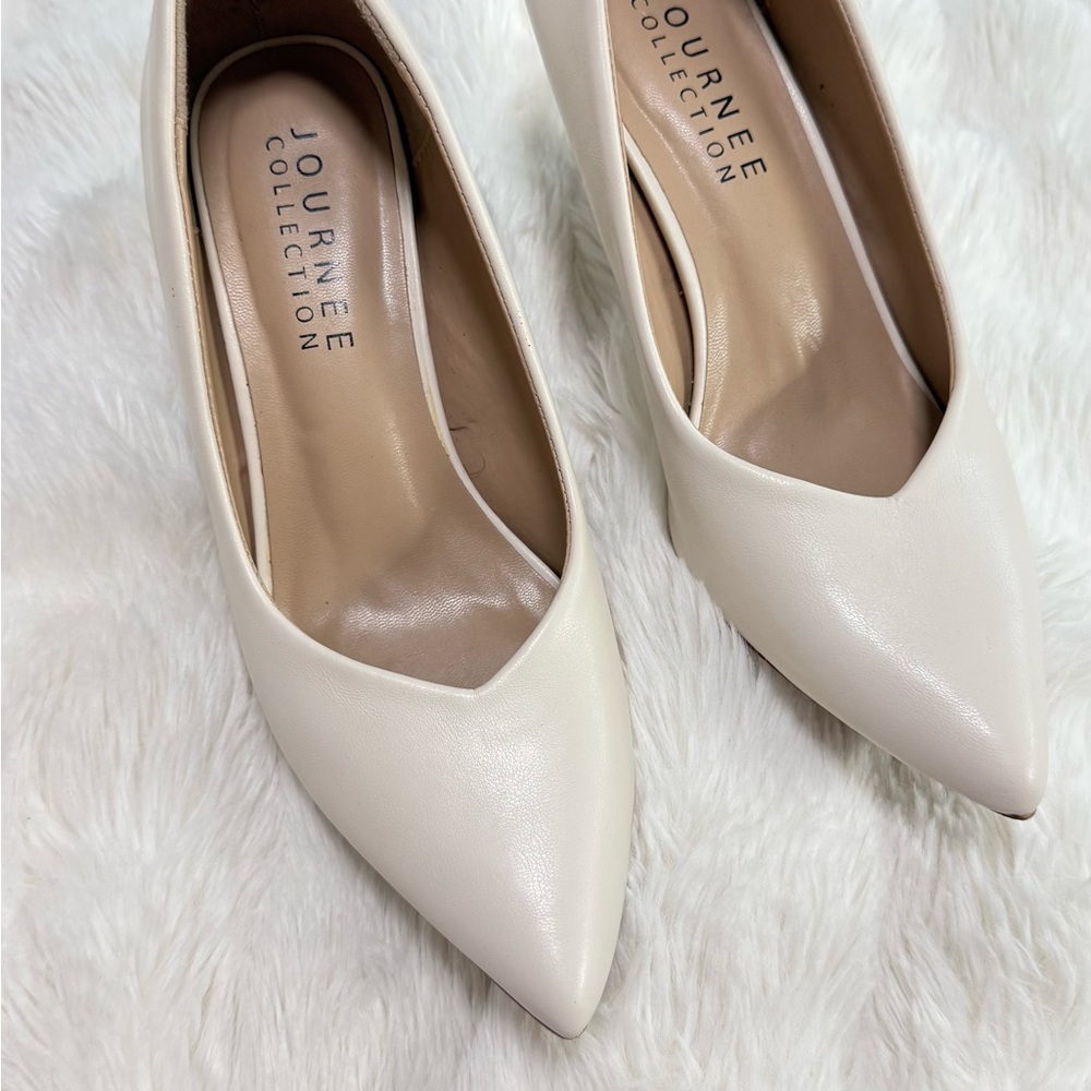 Journee Collection Women's Elegant Cream Heels